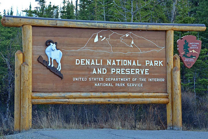 Denali-National-Park-Sign-DSC_0640-Medium-Res
